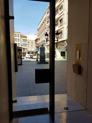 GRUPO SHR | Sergio Hernández Rivas | Renovación de portal e instalación de ascensor en calle Juan Carlos I de Arnedo La Rioja